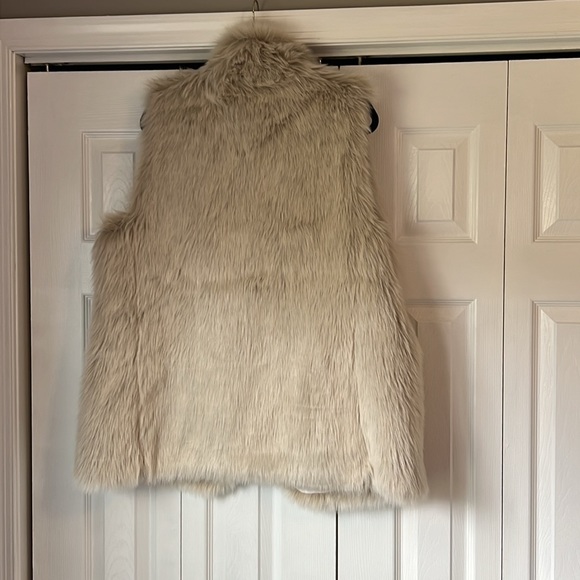 Cream Faux Fur Vest - Picture 3 of 3